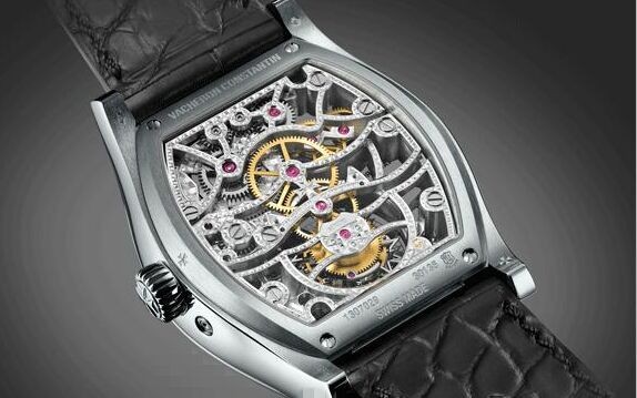镂空机械男表：体现男性魅力品位多彩人生